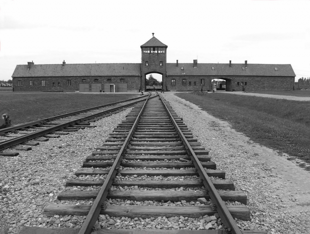 "La puerta de la muerte" del campo Auschwitz II (Birkenau)